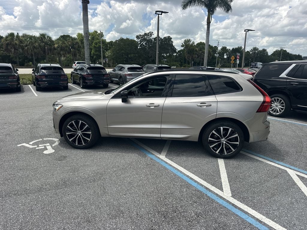 2024 Volvo XC60 B5 Plus Dark Theme