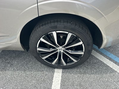 2024 Volvo XC60 B5 Plus Dark Theme