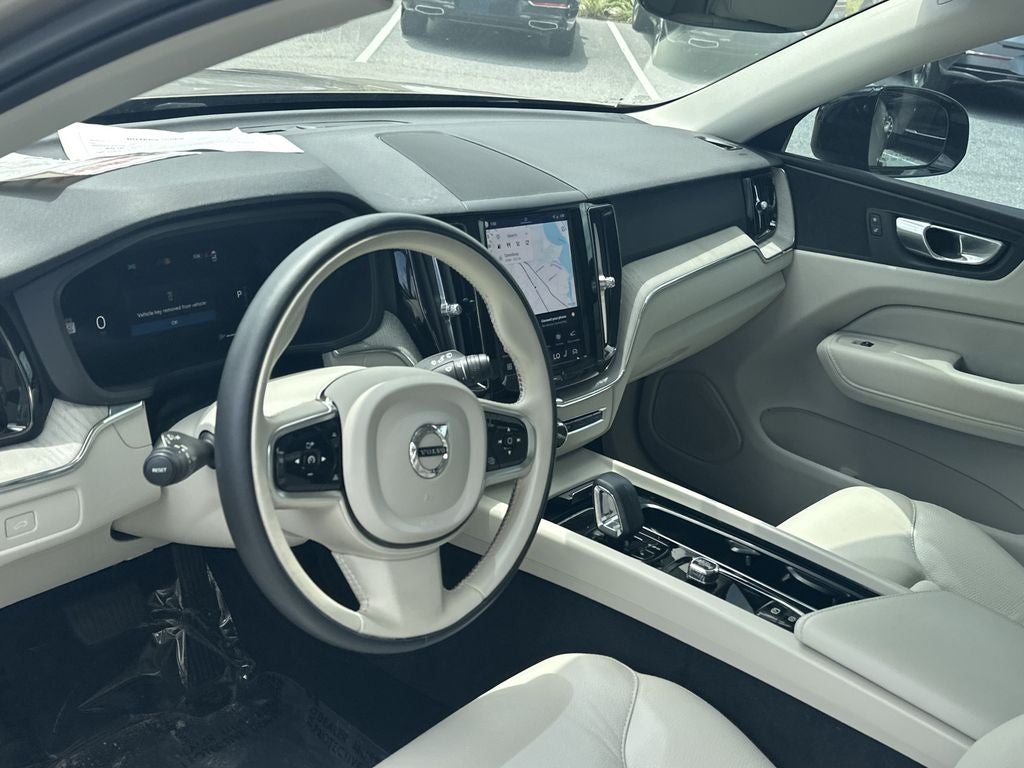 2024 Volvo XC60 B5 Plus Dark Theme