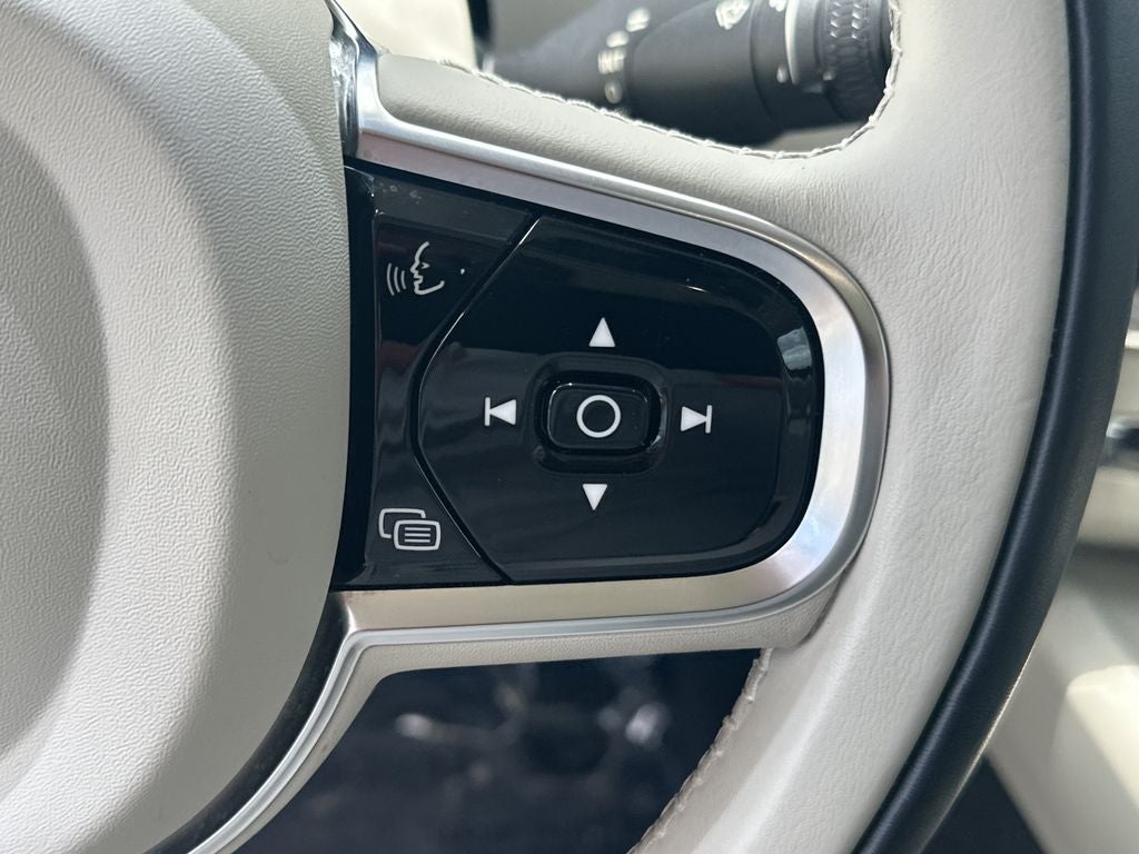 2024 Volvo XC60 B5 Plus Dark Theme