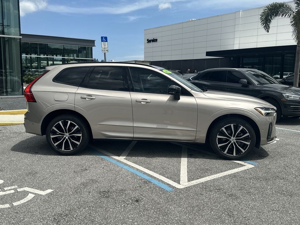 2024 Volvo XC60 B5 Plus Dark Theme