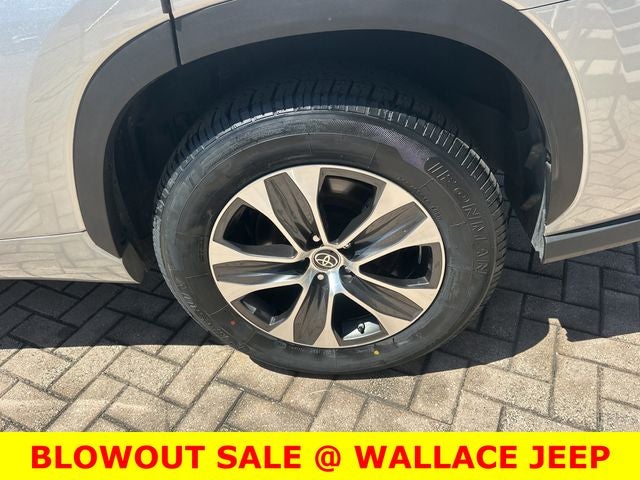 2022 Toyota Highlander Hybrid XLE