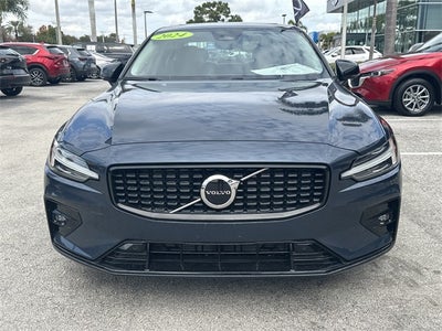 2024 Volvo S60 B5 Core Dark Theme