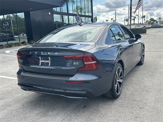 2024 Volvo S60 B5 Core Dark Theme