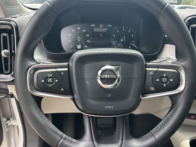 2020 Volvo XC40 Momentum