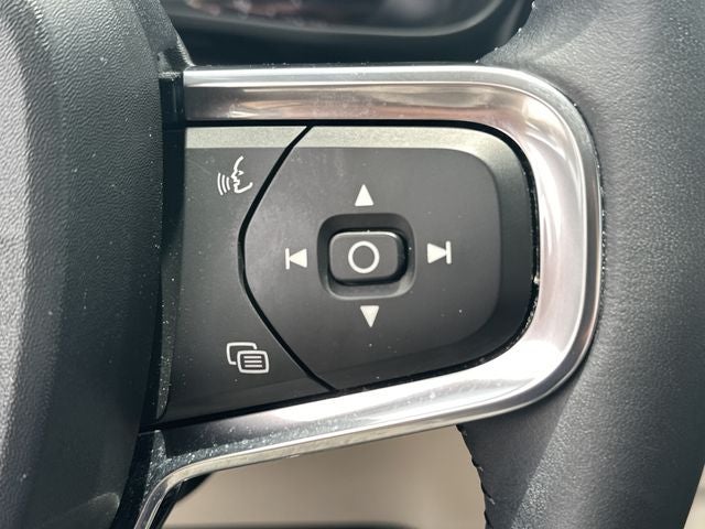 2020 Volvo XC40 Momentum