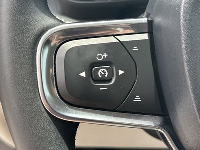 2020 Volvo XC40 Momentum