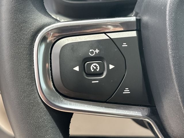 2020 Volvo XC40 Momentum
