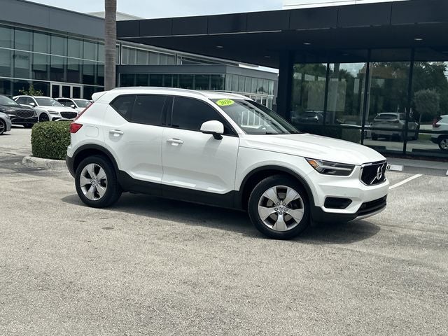 2020 Volvo XC40 Momentum