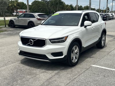 2020 Volvo XC40 Momentum