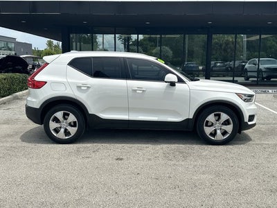 2020 Volvo XC40 Momentum