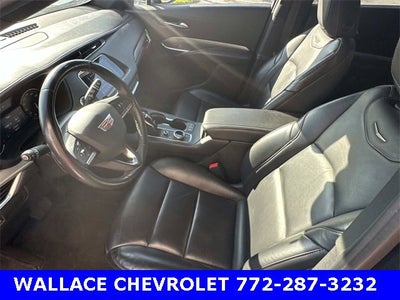 2023 Cadillac XT4 Premium Luxury