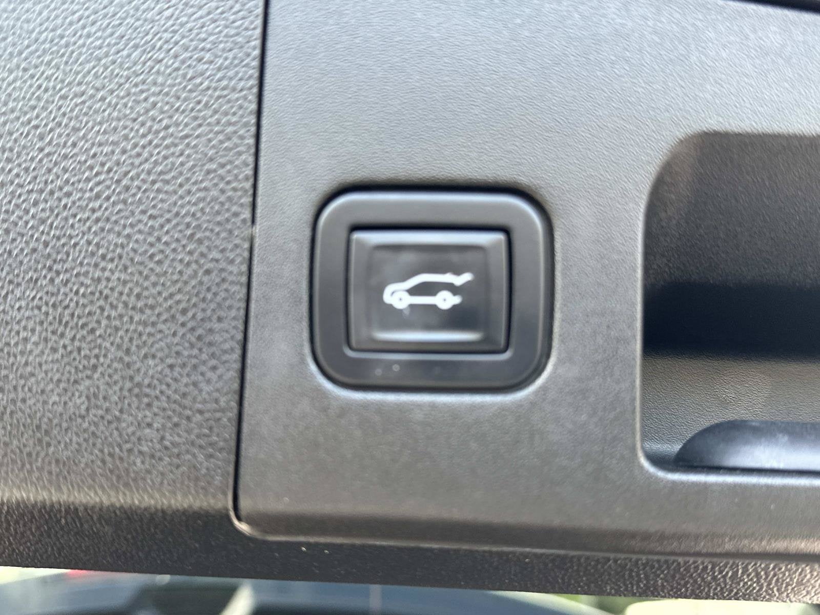 2022 Cadillac XT4 FWD Premium Luxury