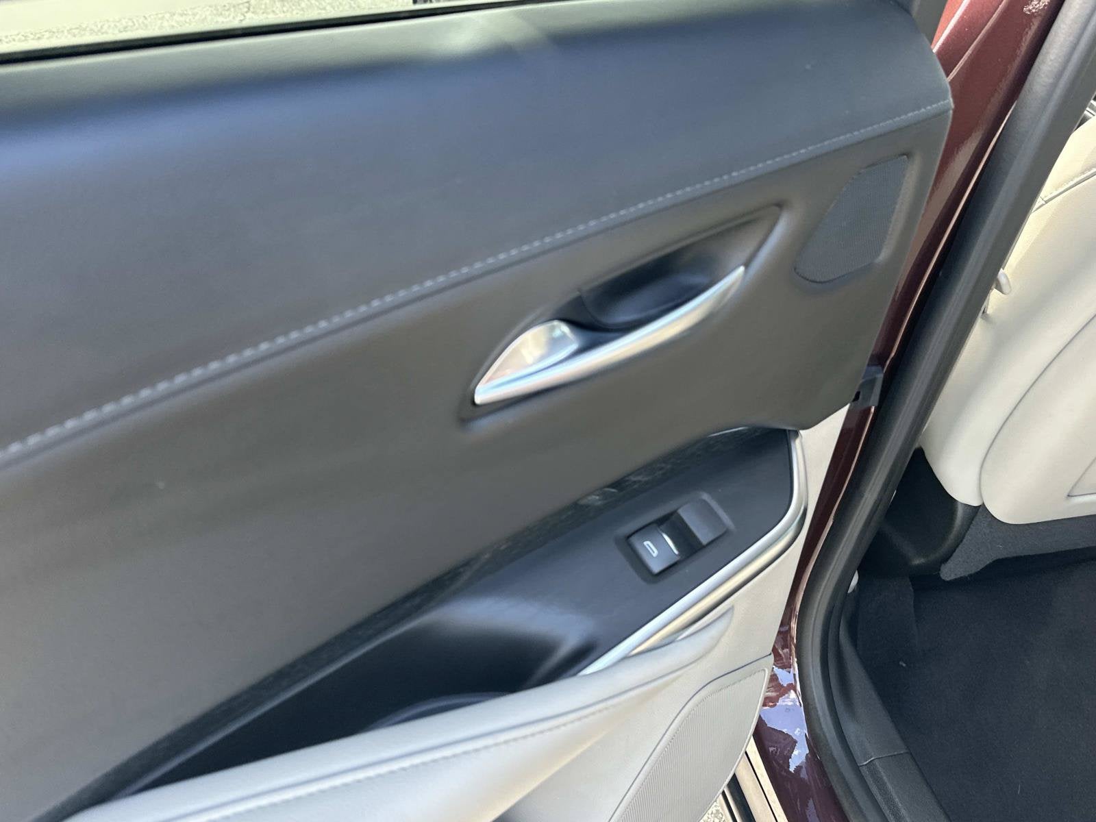 2022 Cadillac XT4 FWD Premium Luxury