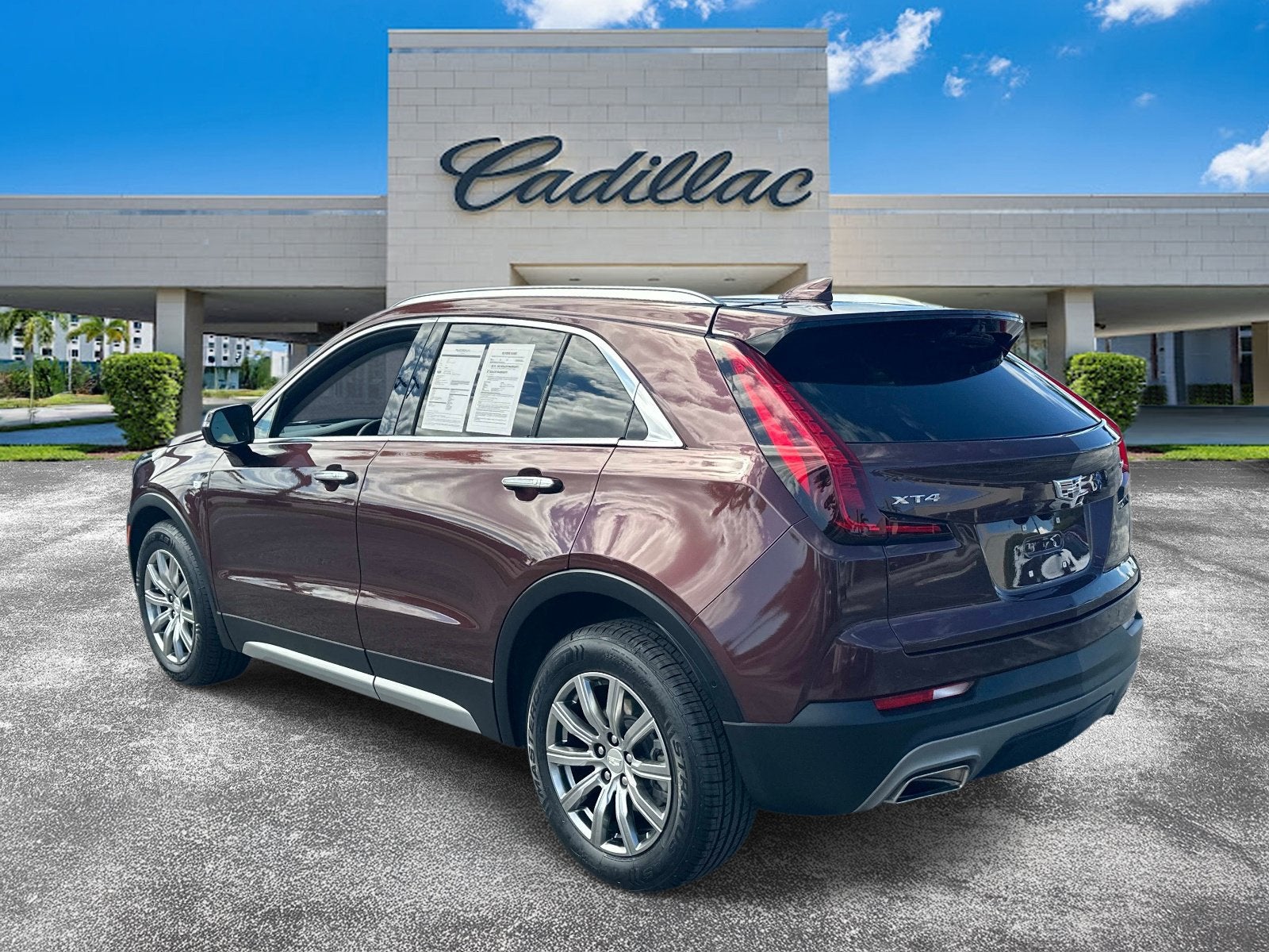 2022 Cadillac XT4 FWD Premium Luxury