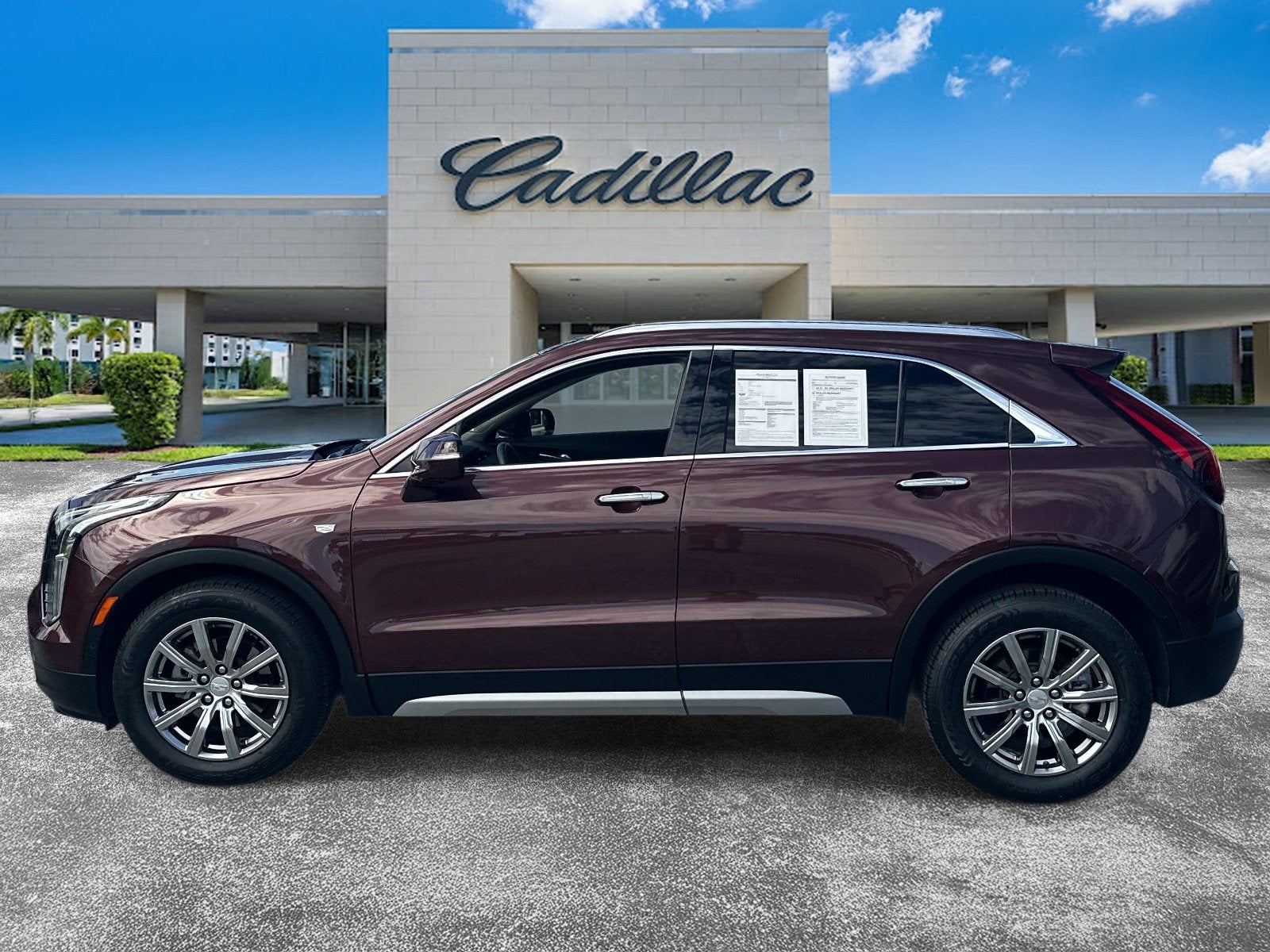 2022 Cadillac XT4 FWD Premium Luxury