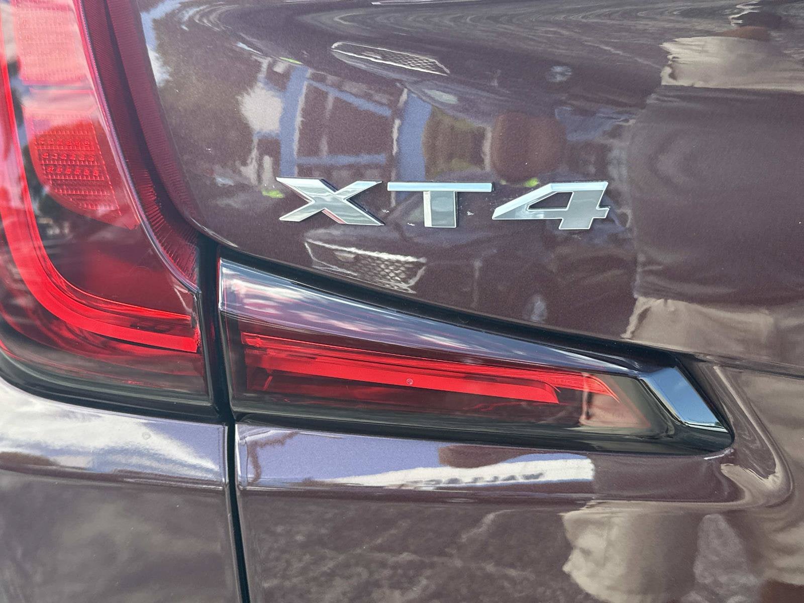 2022 Cadillac XT4 FWD Premium Luxury