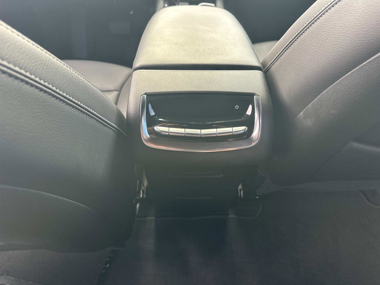 2025 Cadillac XT6 Luxury