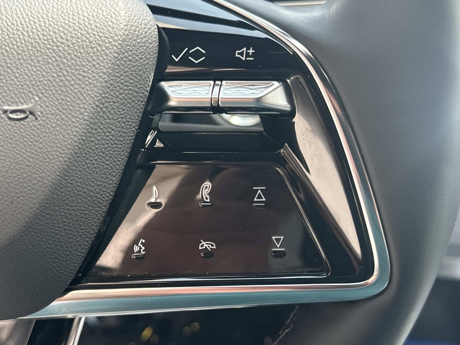 2025 Cadillac LYRIQ Sport 1