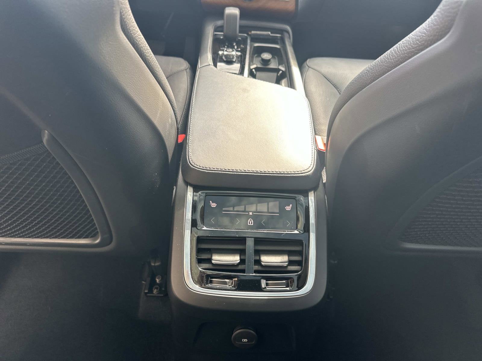 2024 Volvo XC90 Recharge Plug-In Hyb Plus Bright Theme