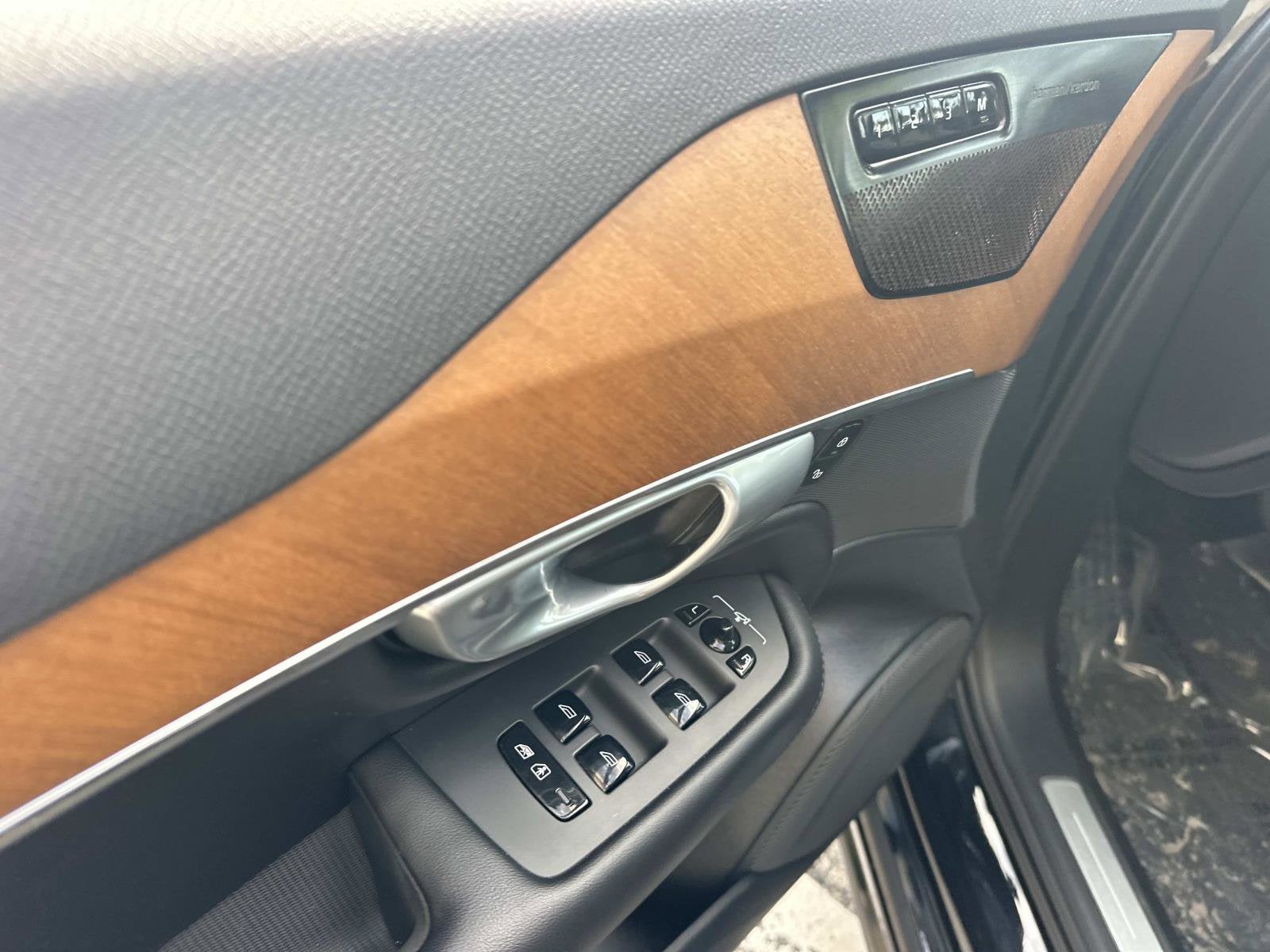 2024 Volvo XC90 Recharge Plug-In Hyb Plus Bright Theme